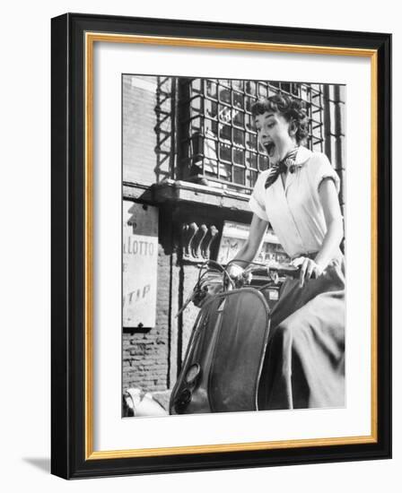 Roman Holiday, Audrey Hepburn, 1953-null-Framed Photo