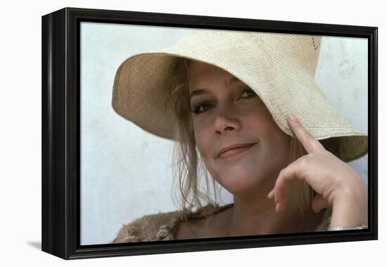 ROMANCING THE STONE, 1984 DIRECTED BT ROBERT ZEMECKIS Kathleen Turner (photo)-null-Framed Stretched Canvas