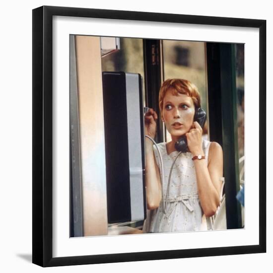 ROSEMARY'S BABY, 1968 directed by ROMAN POLANSKI Mia Farrow (photo)-null-Framed Photo