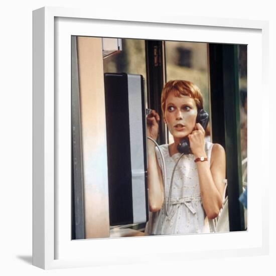 ROSEMARY'S BABY, 1968 directed by ROMAN POLANSKI Mia Farrow (photo)-null-Framed Photo