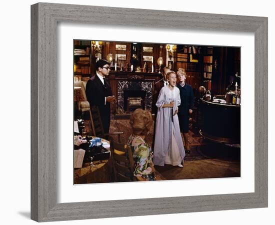 ROSEMARY'S BABY, 1968 directed by ROMAN POLANSKI Mia Farrow (photo)-null-Framed Photo