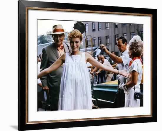 ROSEMARY'S BABY, 1968 directed by ROMAN POLANSKI On the set, Mia Farrow between Sidney Blackmer and-null-Framed Photo