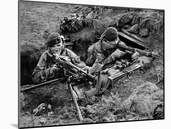 Royal Marine Comandos Man a Trench at San Carlos, 1982 (B/W Photo)-English Photographer-Mounted Giclee Print