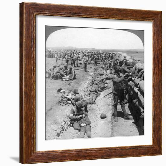 Royal Munster Fusiliers Fighting at Honey Nest Kloof, South Africa, 1900-Underwood & Underwood-Framed Giclee Print