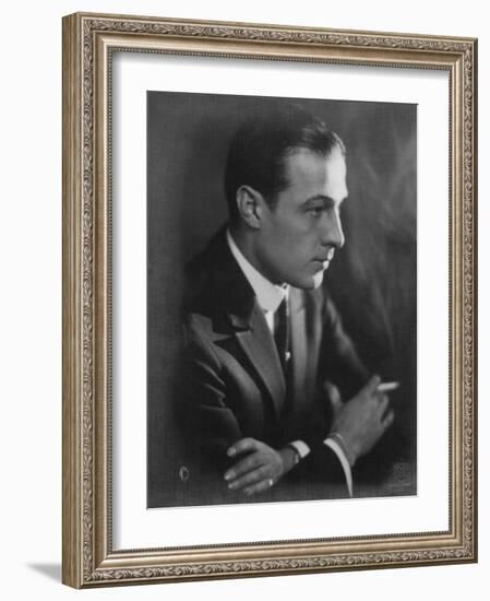 Rudolph Valentino, 1920s-null-Framed Photo