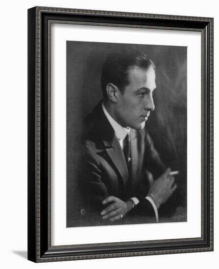 Rudolph Valentino, 1920s-null-Framed Photo