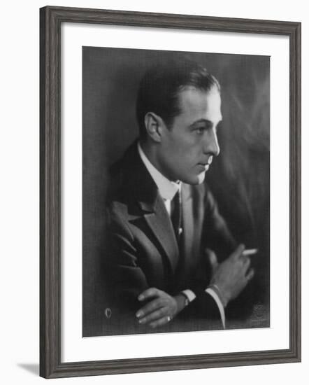 Rudolph Valentino, 1920s-null-Framed Photo