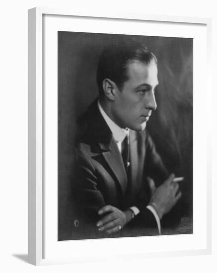 Rudolph Valentino, 1920s-null-Framed Photo