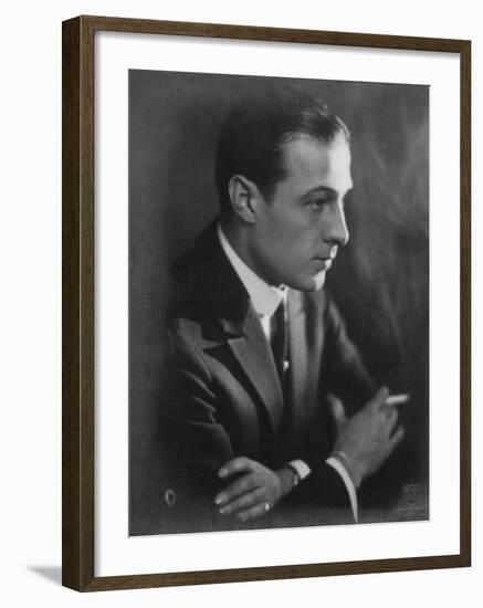 Rudolph Valentino, 1920s-null-Framed Photo