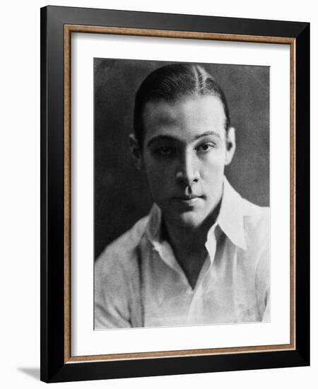 Rudolph Valentino, 1923-null-Framed Photo