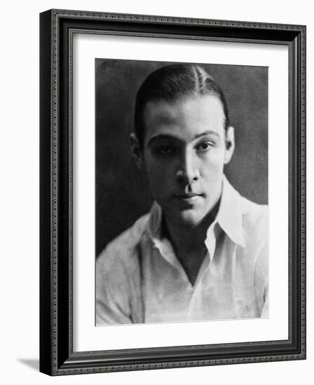 Rudolph Valentino, 1923-null-Framed Photo