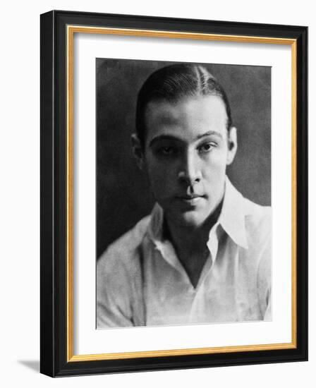 Rudolph Valentino, 1923-null-Framed Photo