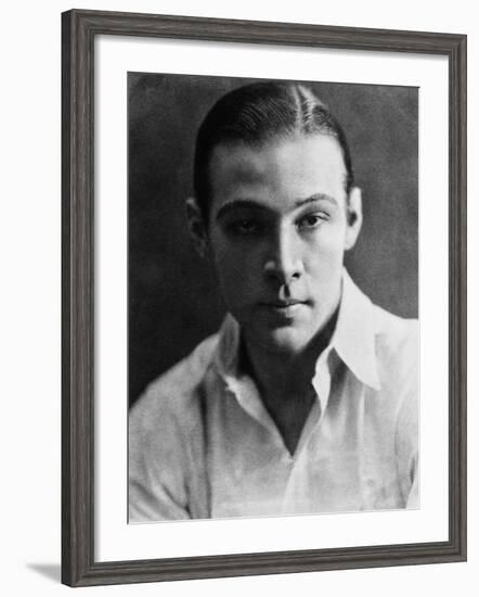 Rudolph Valentino, 1923-null-Framed Photo