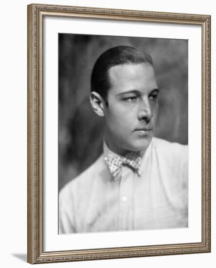 Rudolph Valentino, 1926-null-Framed Photographic Print