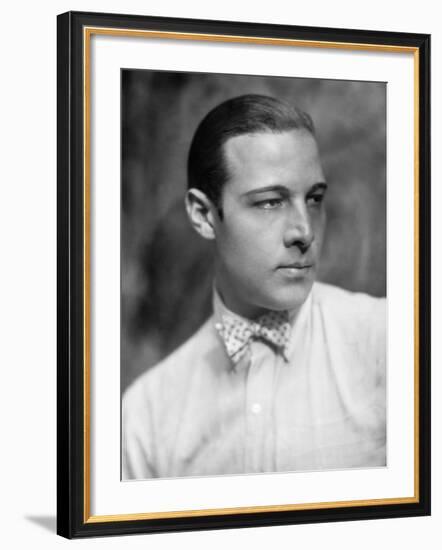 Rudolph Valentino, 1926-null-Framed Photographic Print