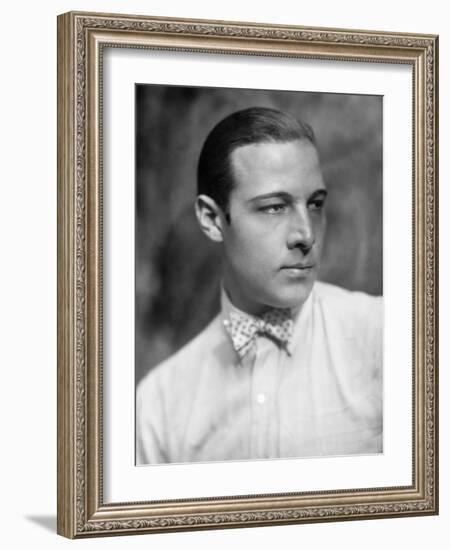 Rudolph Valentino, 1926-null-Framed Photographic Print