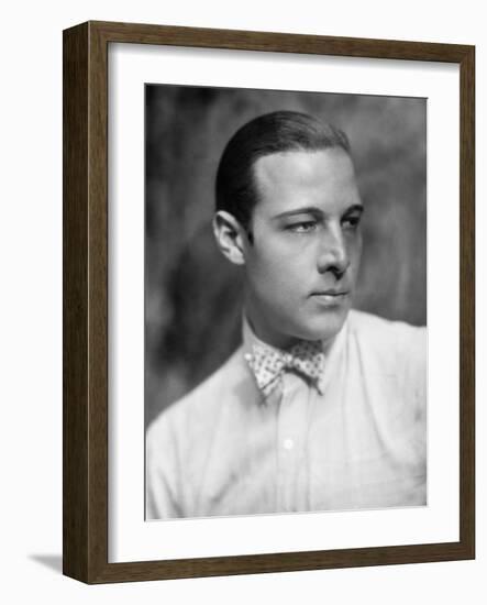 Rudolph Valentino, 1926-null-Framed Photographic Print