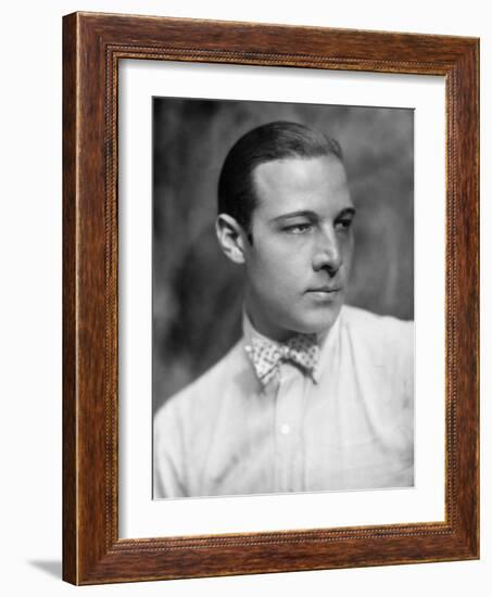 Rudolph Valentino, 1926-null-Framed Photographic Print