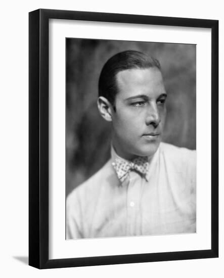 Rudolph Valentino, 1926-null-Framed Photographic Print