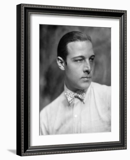 Rudolph Valentino, 1926-null-Framed Photographic Print