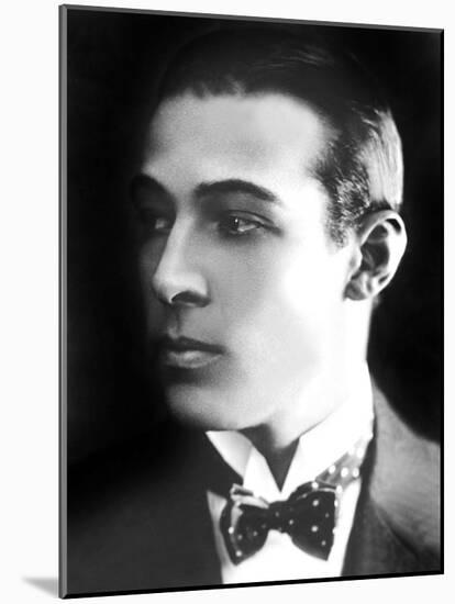 Rudolph Valentino, c.1921-null-Mounted Photo