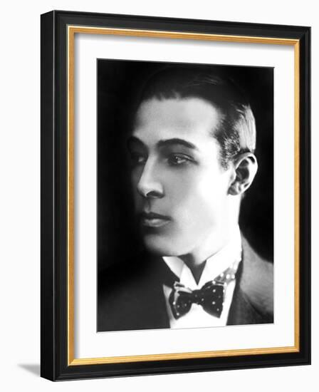 Rudolph Valentino, c.1921-null-Framed Photo