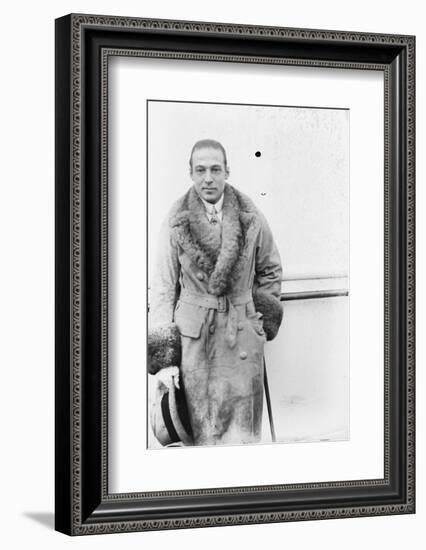 Rudolph Valentino, c.1925-null-Framed Photographic Print