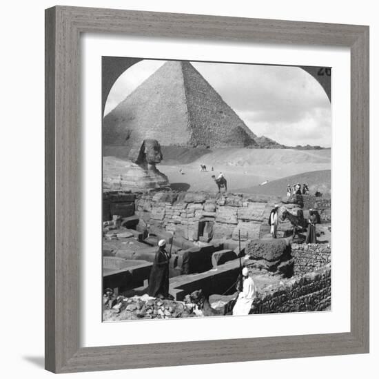 Ruins of the Granite Temple, the Sphinx and Great Pyramid, Egypt, 1905-Underwood & Underwood-Framed Photographic Print