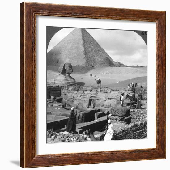 Ruins of the Granite Temple, the Sphinx and Great Pyramid, Egypt, 1905-Underwood & Underwood-Framed Photographic Print