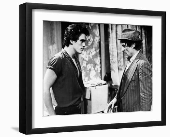 RUMBLE FISH, 1983 directed by FRANCIS FORD COPPOLA Matt Dillon and Dennis Hopper (b/w photo)-null-Framed Photo