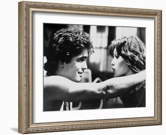 RUMBLE FISH, 1983 directed by FRANCIS FORD COPPOLA Matt Dillon and Diane Lane (b/w photo)-null-Framed Photo