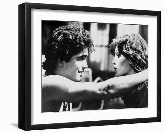 RUMBLE FISH, 1983 directed by FRANCIS FORD COPPOLA Matt Dillon and Diane Lane (b/w photo)-null-Framed Photo