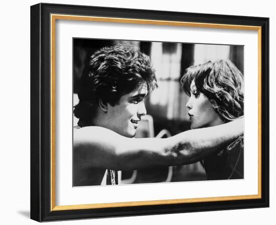 RUMBLE FISH, 1983 directed by FRANCIS FORD COPPOLA Matt Dillon and Diane Lane (b/w photo)-null-Framed Photo