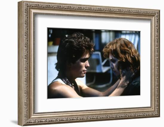 RUMBLE FISH, 1983 directed by FRANCIS FORD COPPOLA Matt Dillon and Diane Lane (photo)-null-Framed Photo