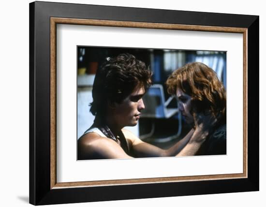 RUMBLE FISH, 1983 directed by FRANCIS FORD COPPOLA Matt Dillon and Diane Lane (photo)-null-Framed Photo