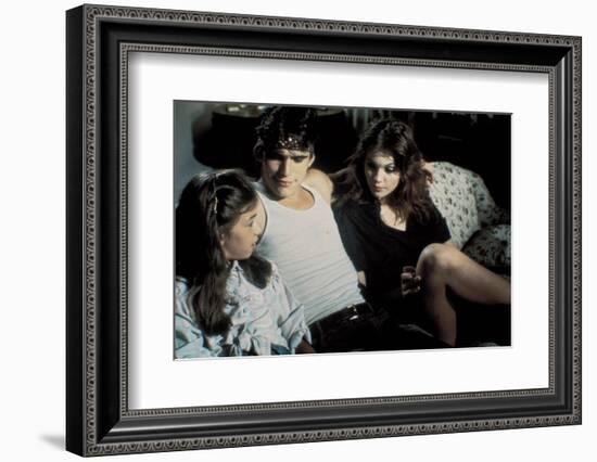 RUMBLE FISH, 1983 directed by FRANCIS FORD COPPOLA Matt Dillon and Diane Lane (photo)-null-Framed Photo