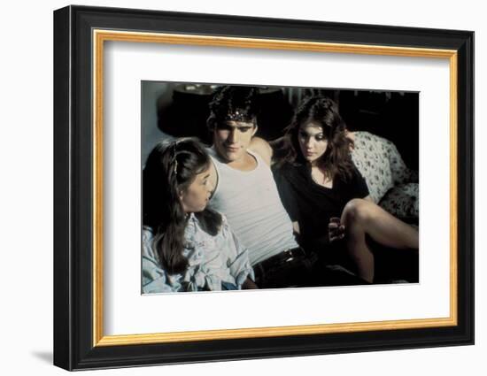 RUMBLE FISH, 1983 directed by FRANCIS FORD COPPOLA Matt Dillon and Diane Lane (photo)-null-Framed Photo