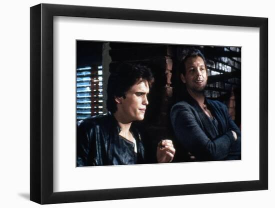 RUMBLE FISH, 1983 directed by FRANCIS FORD COPPOLA Matt Dillon and Mickey Rourke (photo)-null-Framed Photo