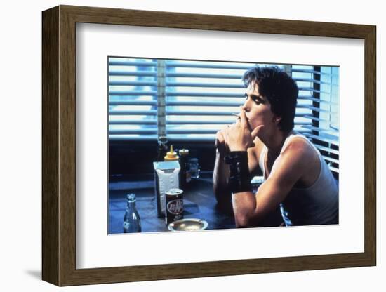 RUMBLE FISH, 1983 directed by FRANCIS FORD COPPOLA Matt Dillon (photo)-null-Framed Photo