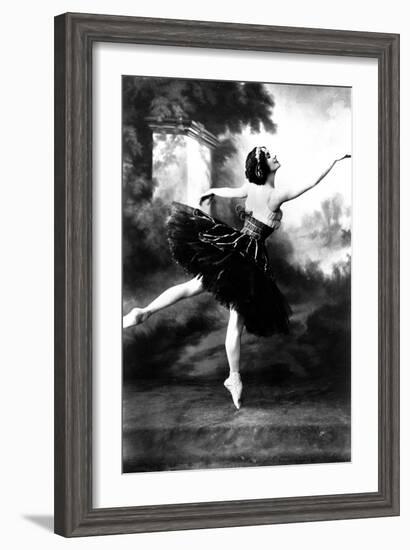 Russian Dancer Anna Pavlova (1881-1931) Here in the 10'S-null-Framed Photo