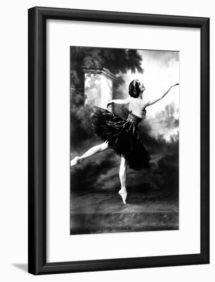 Russian Dancer Anna Pavlova (1881-1931) Here in the 10'S-null-Framed Photo