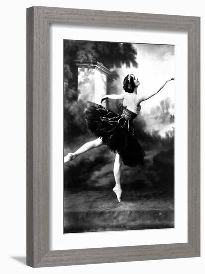 Russian Dancer Anna Pavlova (1881-1931) Here in the 10'S-null-Framed Photo