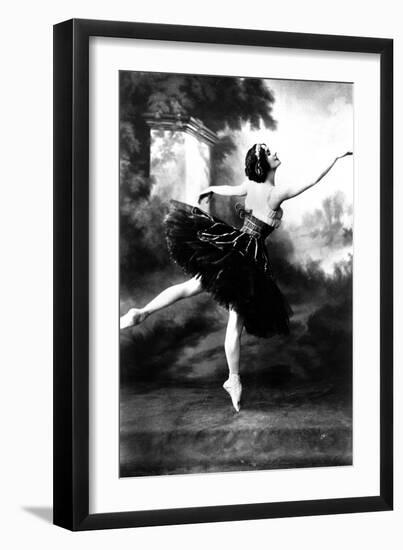 Russian Dancer Anna Pavlova (1881-1931) Here in the 10'S-null-Framed Photo