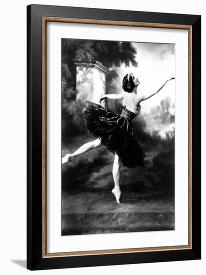 Russian Dancer Anna Pavlova (1881-1931) Here in the 10'S-null-Framed Photo