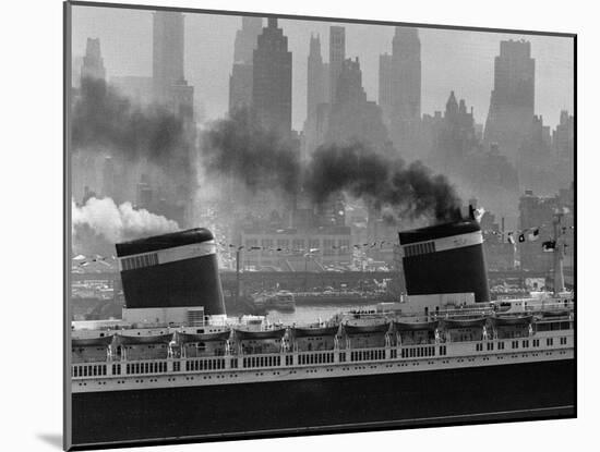 S.S. United States Sailing in New York Harbor-Andreas Feininger-Mounted Photographic Print