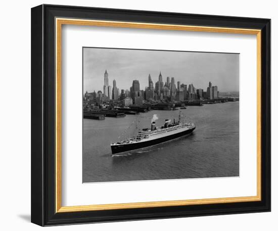 S.S. Washington on the Hudson River-null-Framed Photographic Print