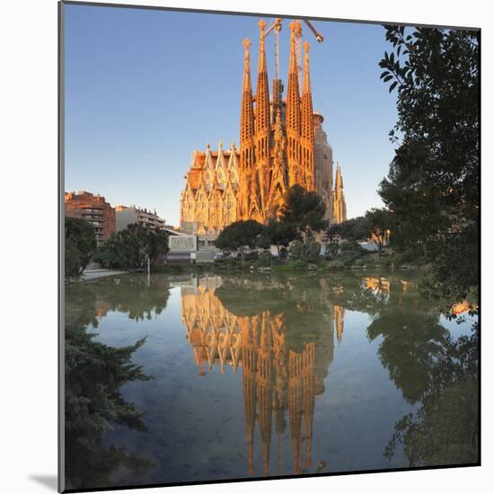Sagrada Familia, by architect Antonio Gaudi, UNESCO World Heritage Site, Barcelona, Catalonia, Spai-Markus Lange-Mounted Photographic Print