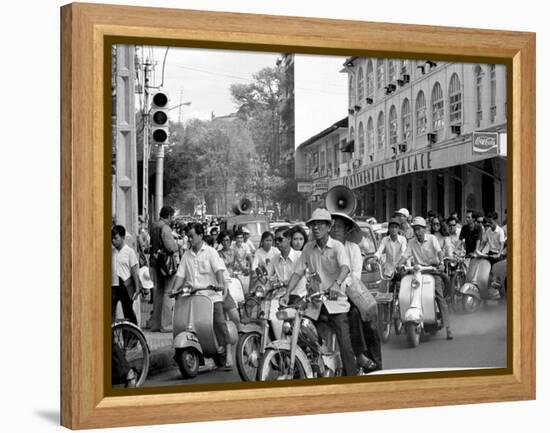 Saigon Curfew 1975-Nick Ut-Framed Premier Image Canvas