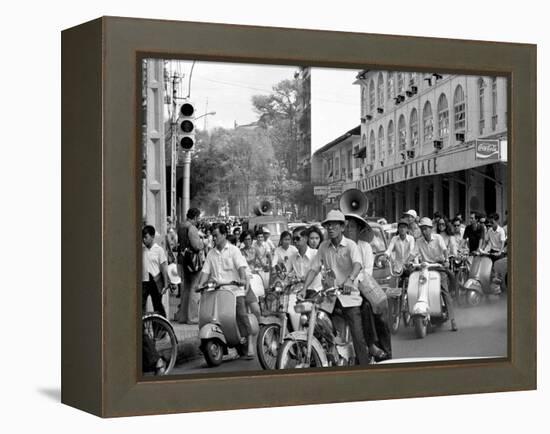 Saigon Curfew 1975-Nick Ut-Framed Premier Image Canvas