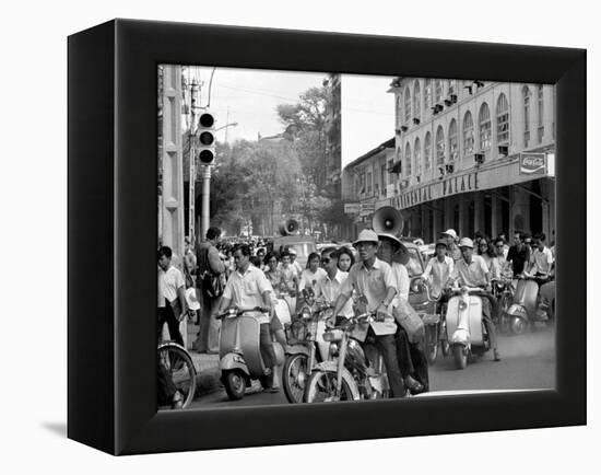 Saigon Curfew 1975-Nick Ut-Framed Premier Image Canvas